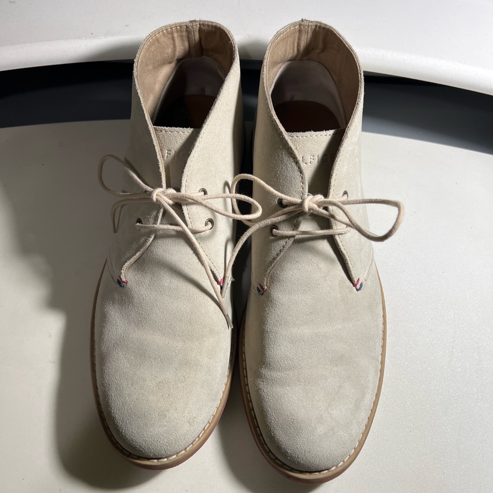 Men’s Tommy Hilfiger cream suede chukka boots Sz 10.5